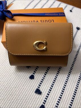 Coach Essential Card Holder Wallet -honey 🍯
